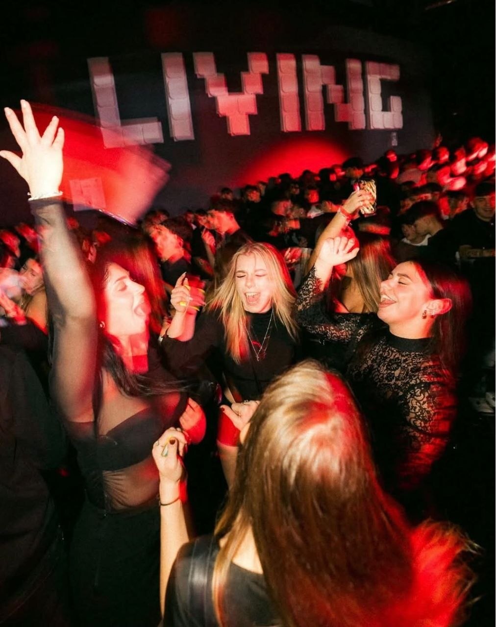 Living Club - Folla in pista